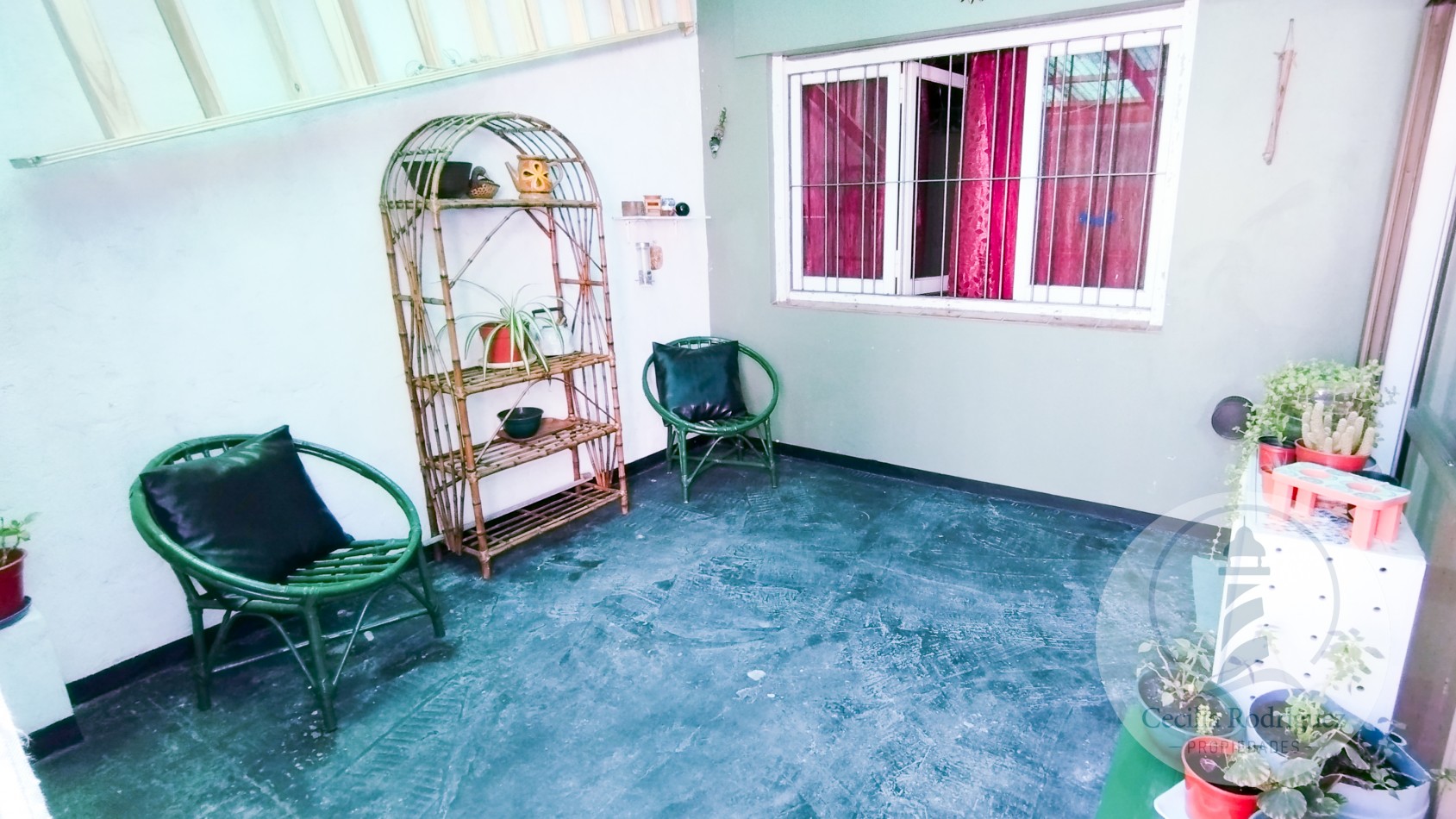 Casa 3 amb. con quincho + monoambiente independiente - En lote propio