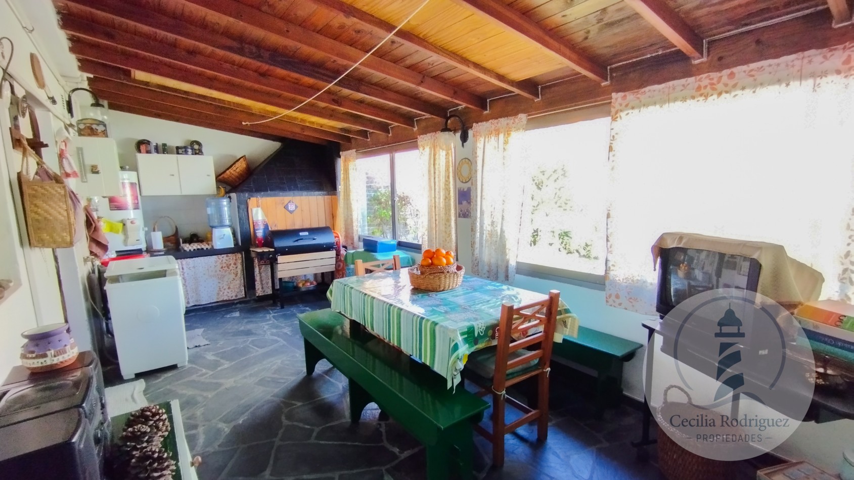 Casa 3 amb. con quincho + monoambiente independiente - En lote propio