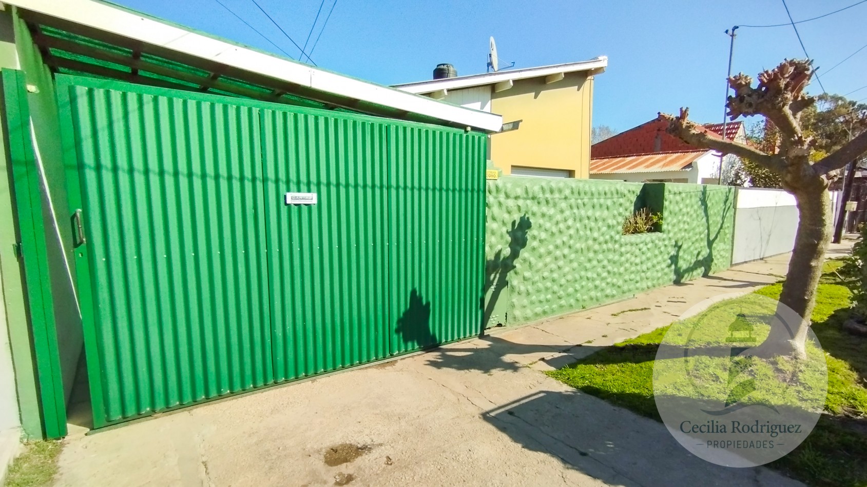 Casa 3 amb. con quincho + monoambiente independiente - En lote propio