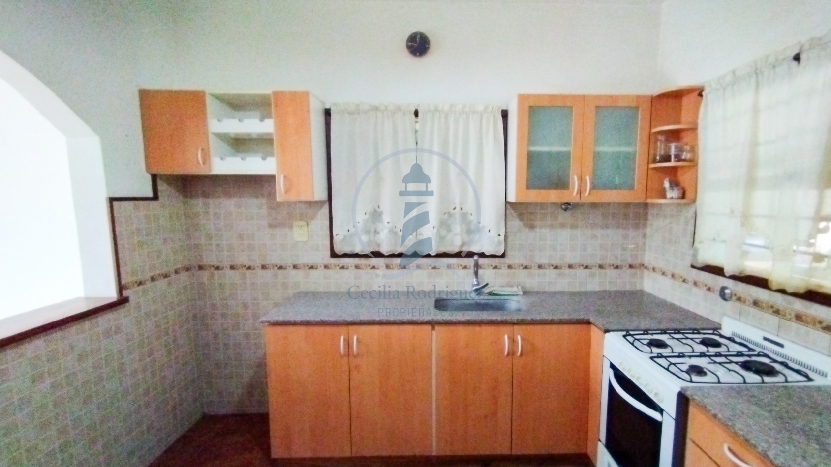 Casa 3 amb. con quincho + monoambiente independiente - En lote propio