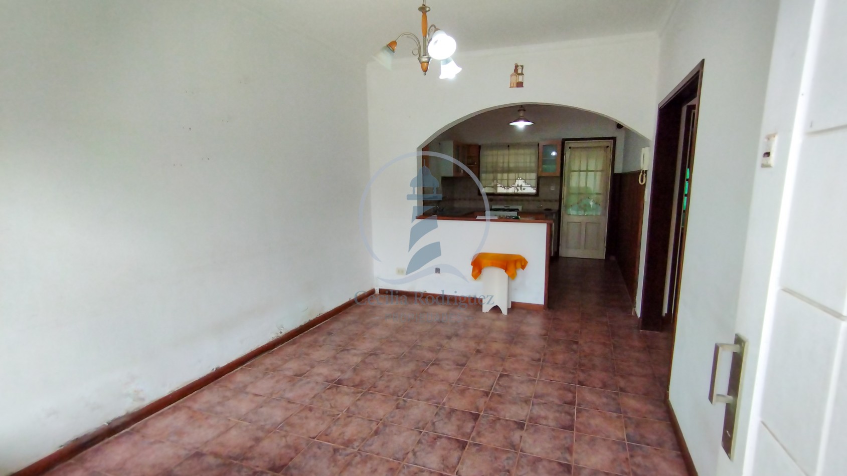 Casa 3 amb. con quincho + monoambiente independiente - En lote propio