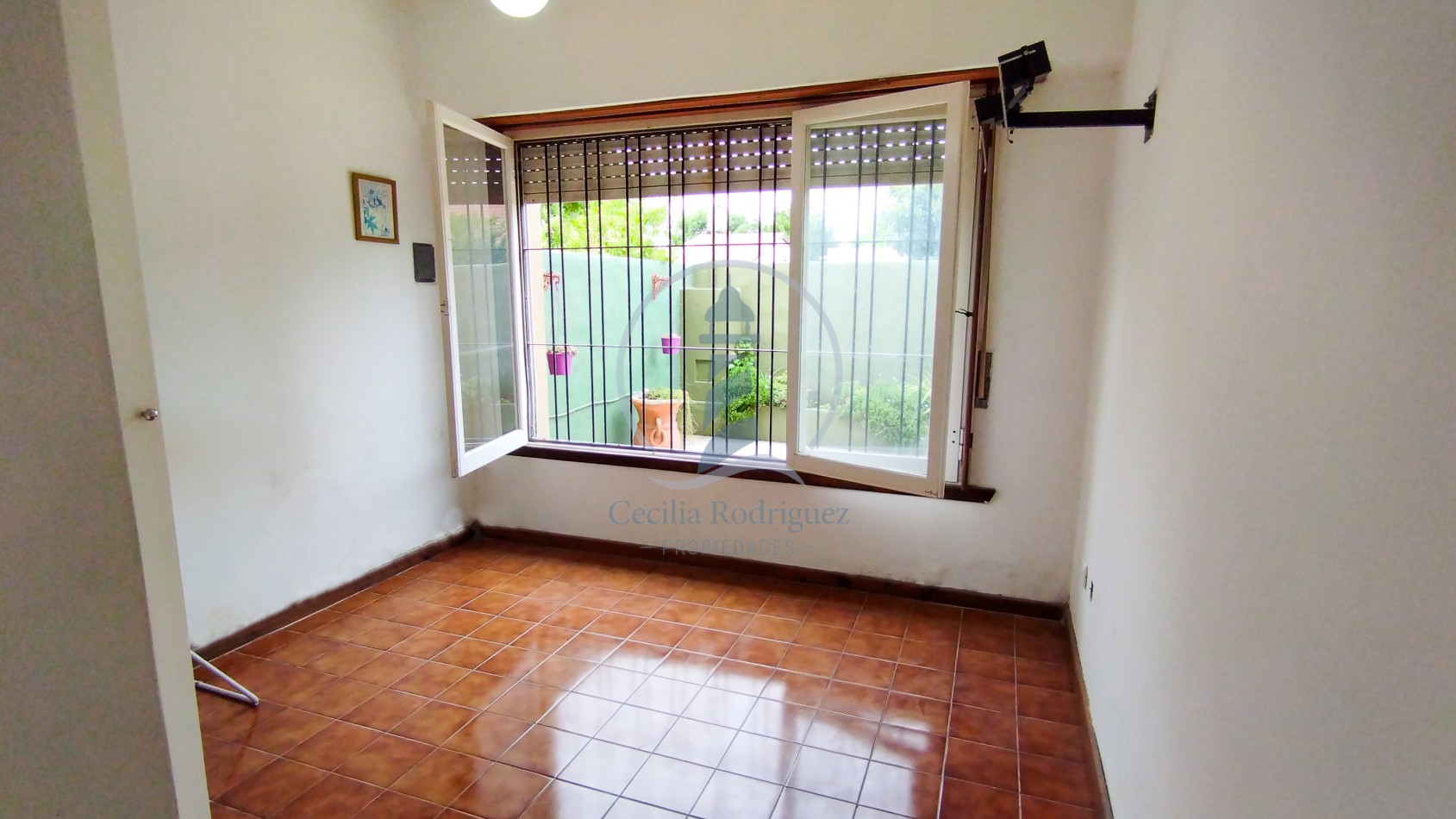 Casa 3 amb. con quincho + monoambiente independiente - En lote propio