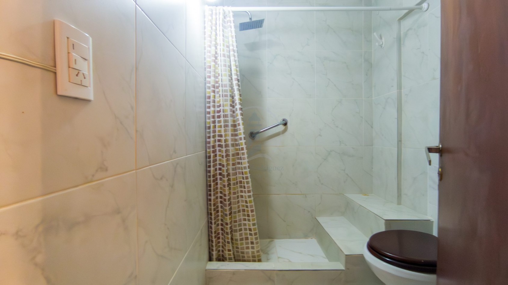 Amplio Dpto. de 2 amb.| Patio cubierto y descubierto | Zona Aldrey 