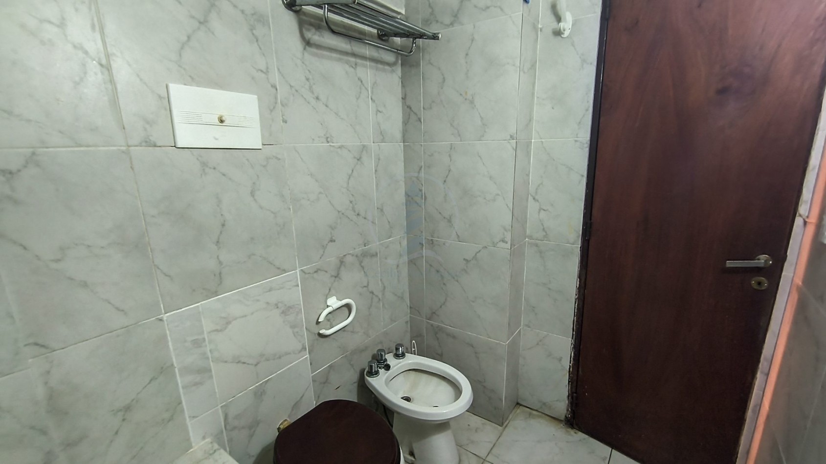 Amplio Dpto. de 2 amb.| Patio cubierto y descubierto | Zona Aldrey 