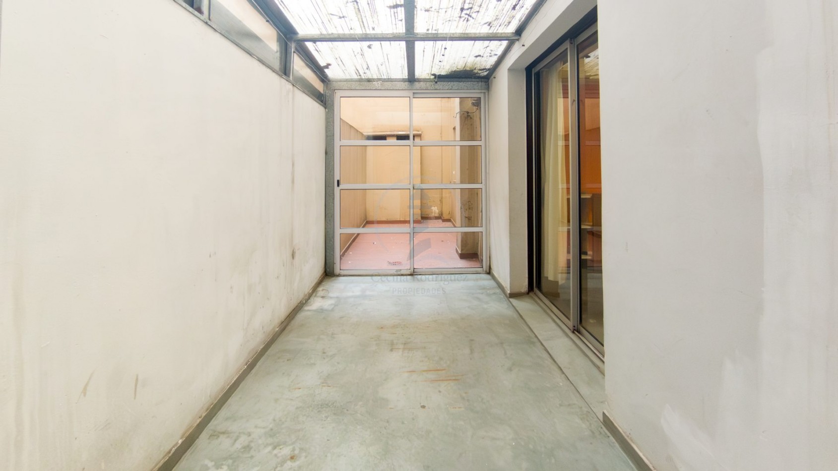 Amplio Dpto. de 2 amb.| Patio cubierto y descubierto | Zona Aldrey 