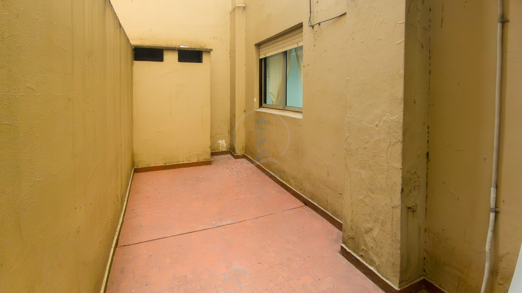 Amplio Dpto. de 2 amb.| Patio cubierto y descubierto | Zona Aldrey 