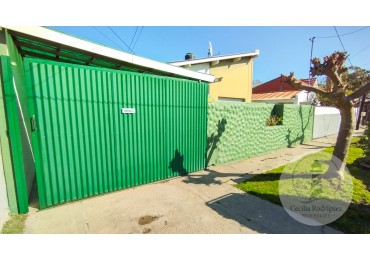 Casa 3 amb. con quincho + monoambiente independiente - En lote propio
