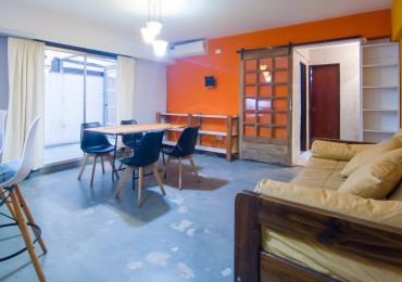 Amplio Dpto. de 2 amb.| Patio cubierto y descubierto | Zona Aldrey 
