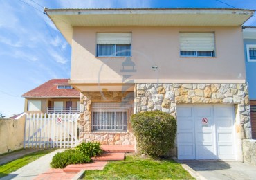 Alquiler Temporario Chalet 4 Dormitorios con Parque y Garage | Mar del Plata